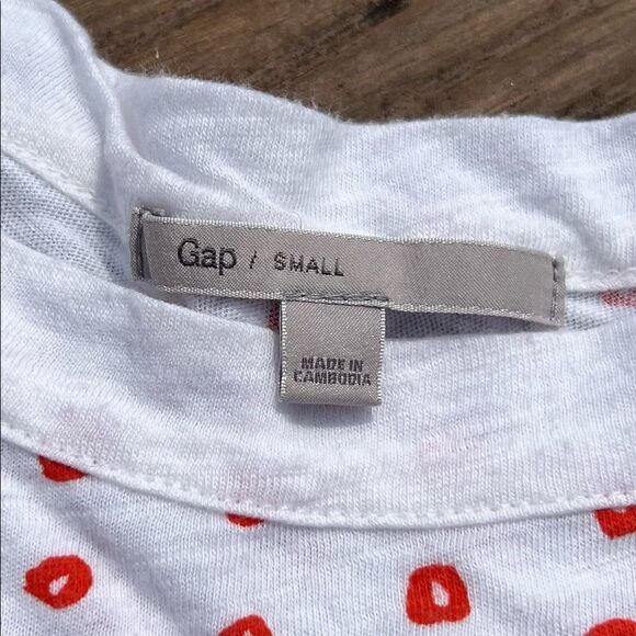 GAP Shirt with Orange Pattern | Size: Small | Color: White - Picture 2 of 4